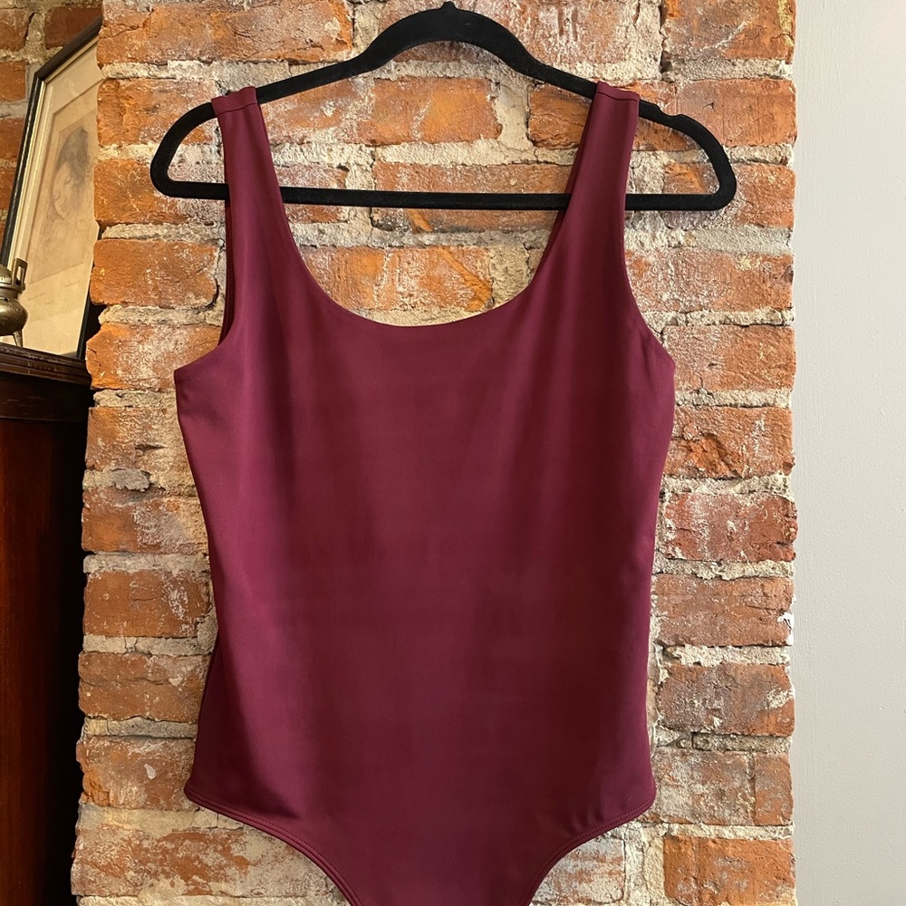 Express Body Contour Women’s M Burgundy Sleeveless Bodysuit, Like New